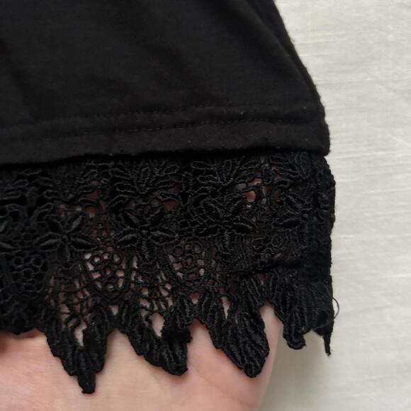 Axes Femme Black white embroidered bib peasant blouse lace trim Size medium - Picture 4 of 8